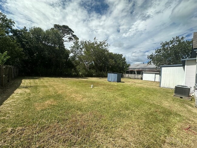 Photo - 10715 Hillman Dr