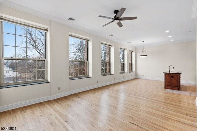 Photo - 33 Forest Ave Unit E1