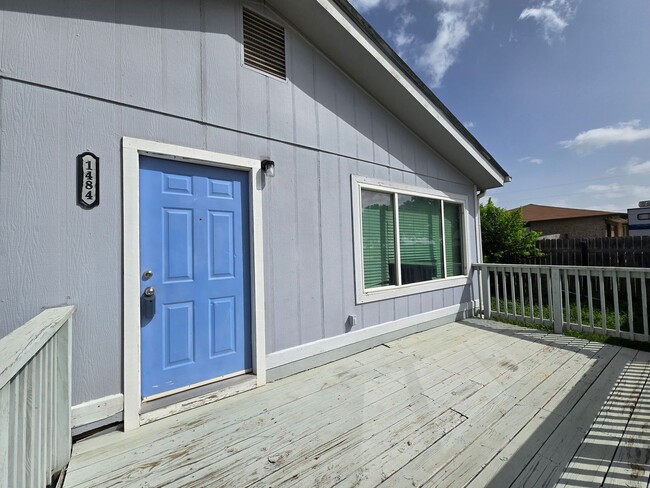 Building Photo - 1/1 Duplex / Fridge, Washer & Dryer Included  / Large Front Deck / Small Fenced in Side Yard/ NBISD