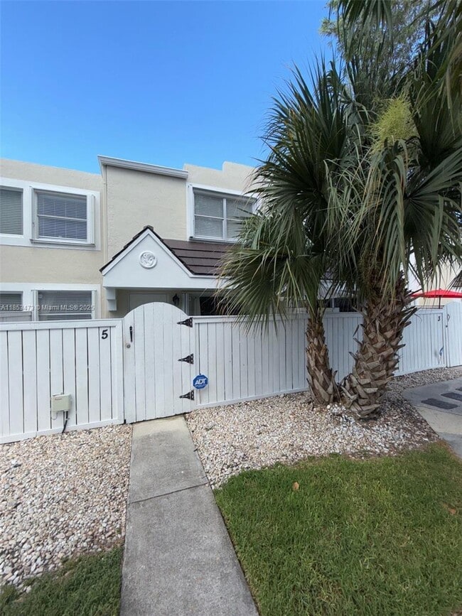 Building Photo - 4530 SW 68th Ct Cir Rental