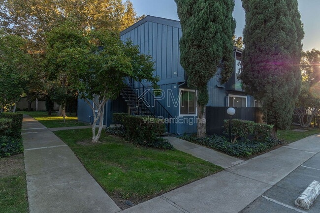 Building Photo - 3591 Quail Lakes Dr Unit 102