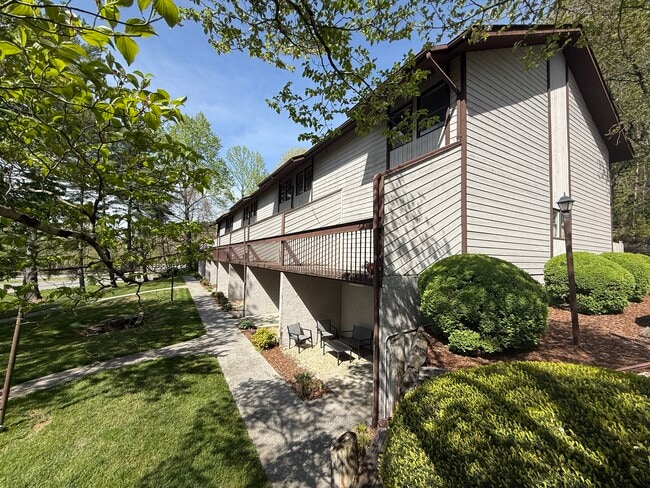 Photo - Laurelwood Apartments