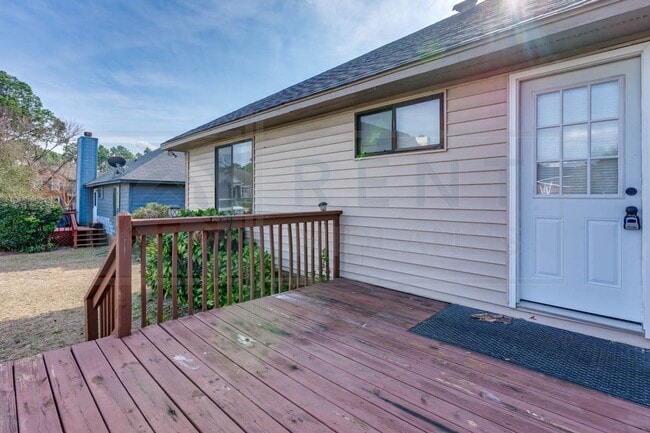 6 Huntcliff Ct