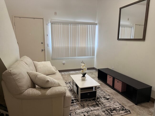 Building Photo - 2860 Waialae Ave Unit 2860