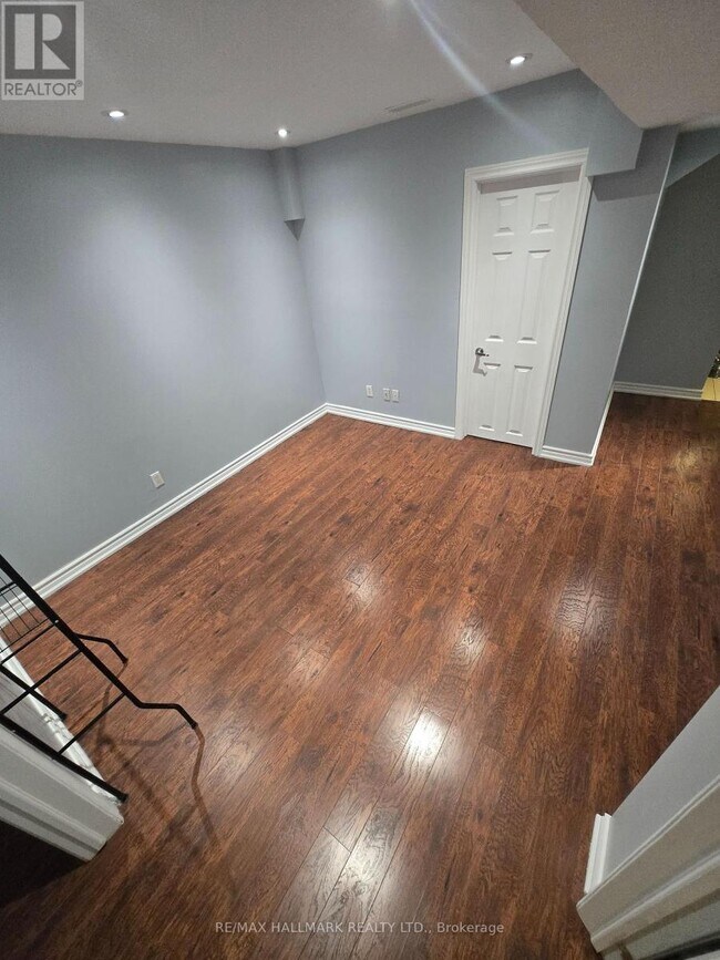 Photo - 35 Campwood Cres