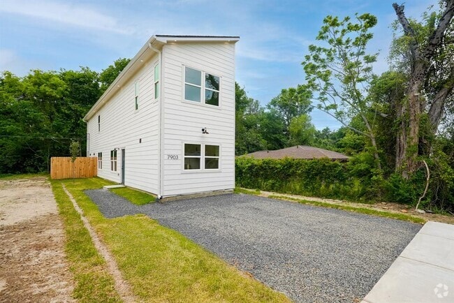 Building Photo - 7903 Sunnyhill St Rental