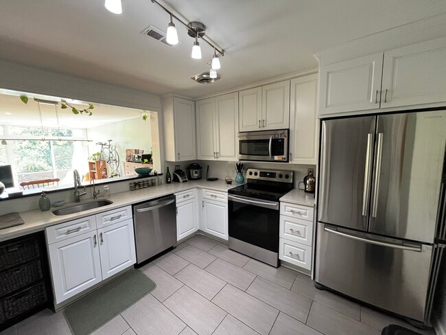 Building Photo - 2208 S Quincy St Unit 2208