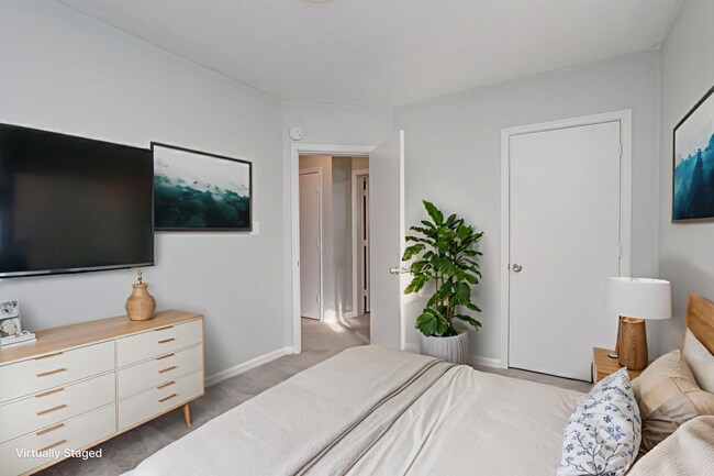 Photo - 1447 W 40th St Unidad 1447 W 40th Street #B