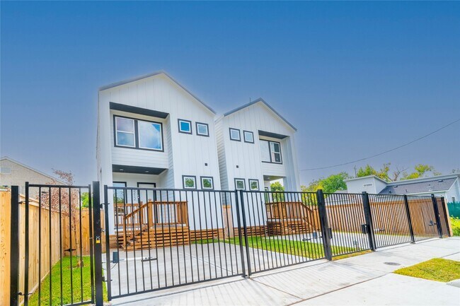 Photo - 3212 Retta St