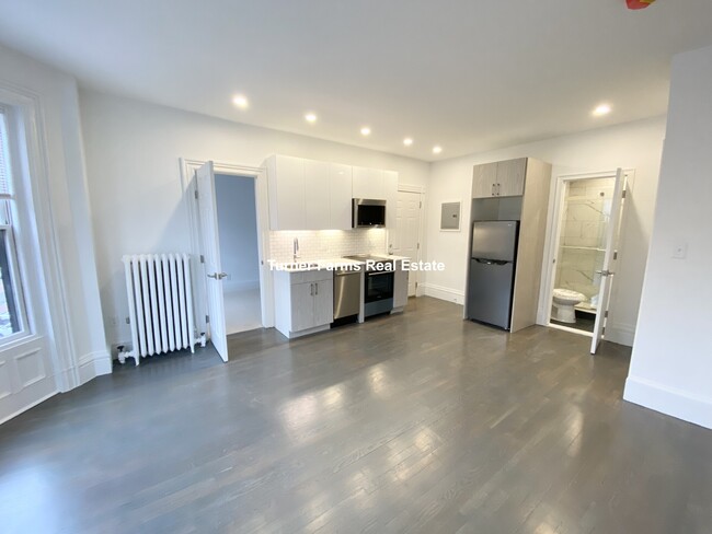 Photo - 225 Newbury St Apartments Unit 3R