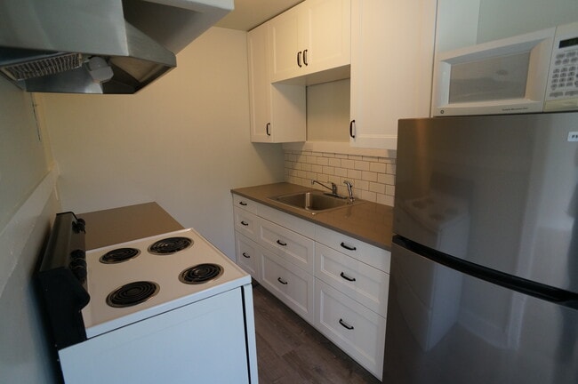 Photo - 766 Belmont Ave E