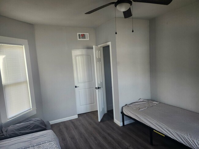 Photo - 714 E Lamar St