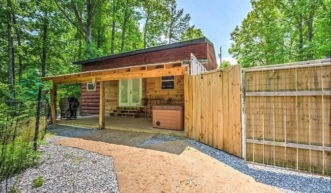 Building Photo - Old Mountain Road 3568-3570 Unit 1