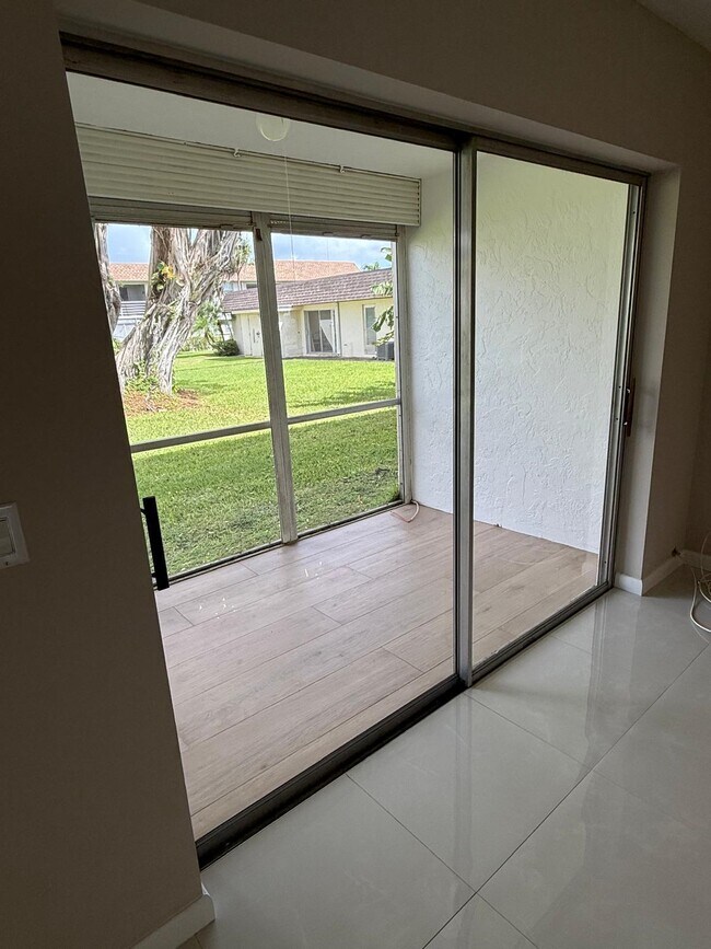 Photo - 9911 Sandalfoot Blvd Unidad 105