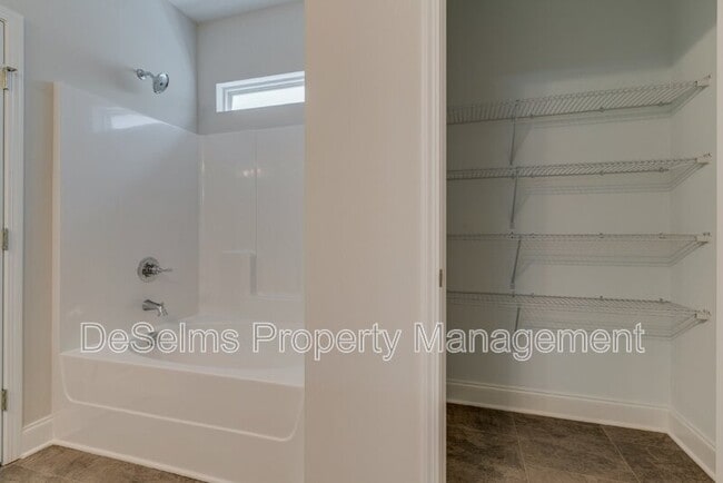 Photo - 139 Crabourne Dr