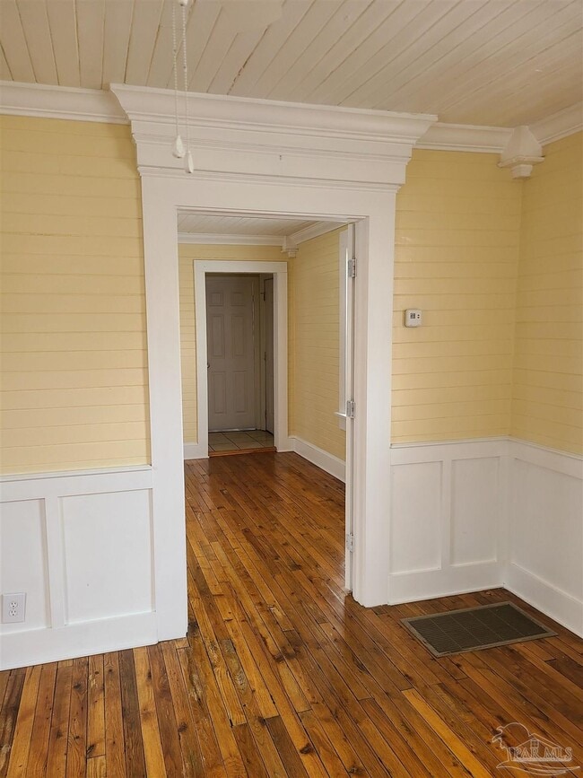 Photo - 512 E De Soto St