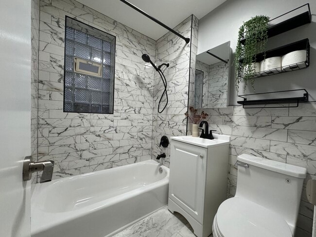 Photo - 3114 N Central Park Ave Unidad 1