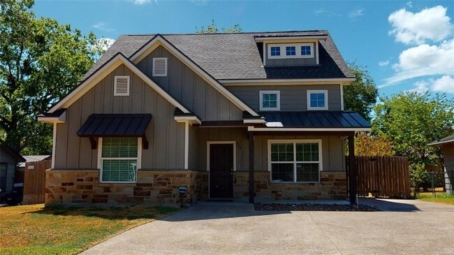 Building Photo - 302 Gilchrist Ave