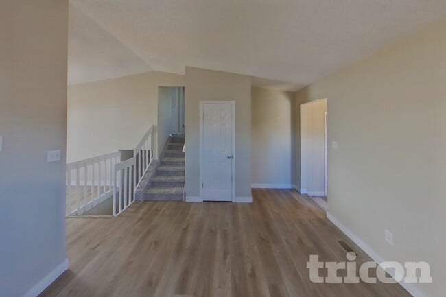 Photo - 3127 Moonbeam Cir S