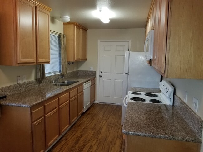 Photo - GREAT LOOKING 2BD / 1BTH DUPLEX W/ SPACIOUS BACKYARD!