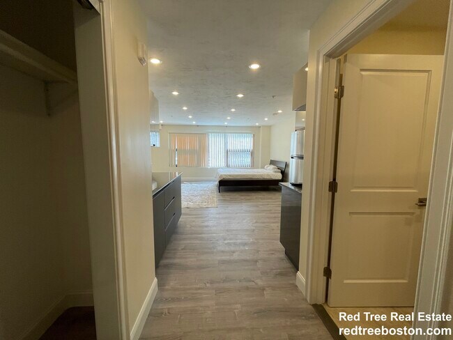 1028 Commonwealth Ave Unit 206