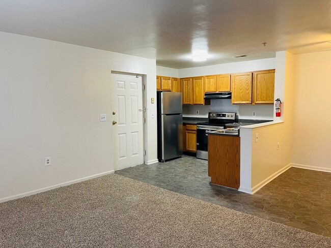 Photo - 225 W 4th St Unidad A1