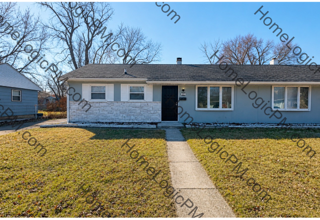Building Photo - Charming Lawrence Township Duplex!