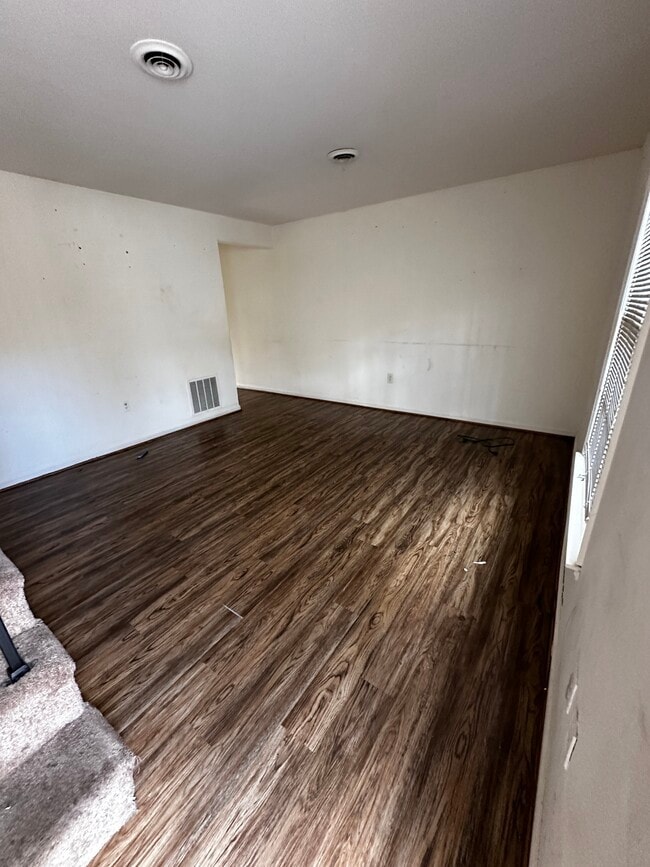 Photo - 930 Banks Rd