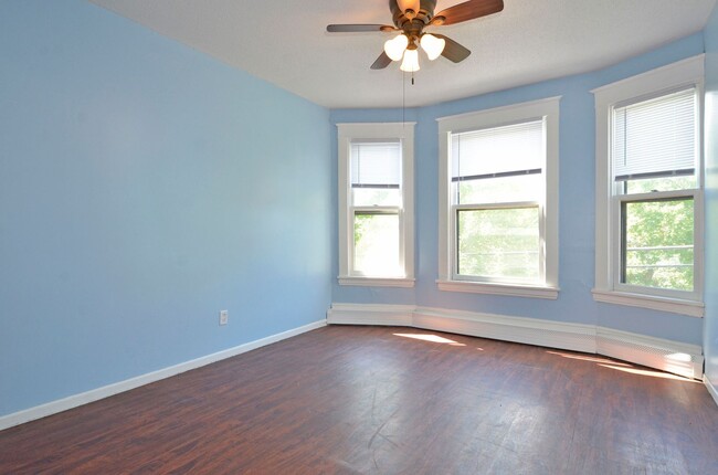 61 Delos St W Unit 4