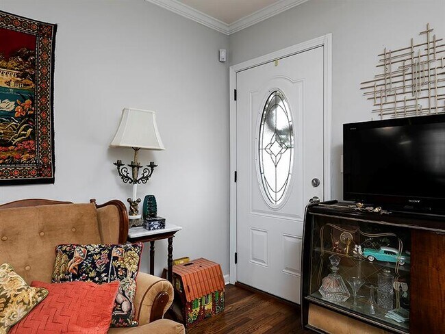 Photo - 574 Church St