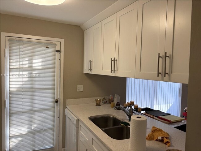 Photo - 10806 N Kendall Dr