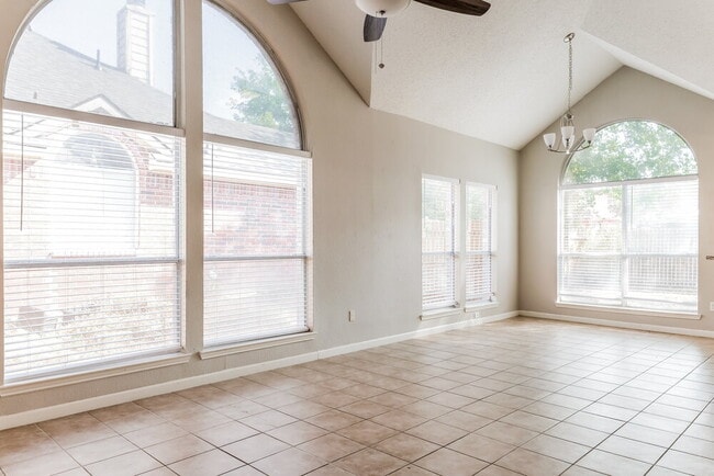 7608 Honeybee Ln