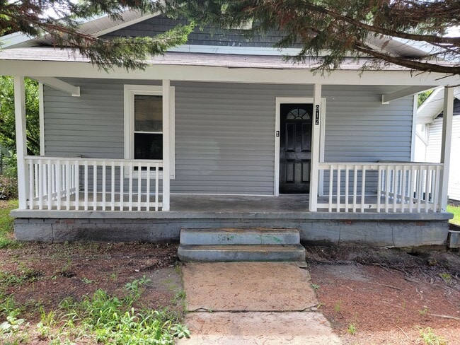 Building Photo - 3 Bedroom 1 Bathroom House