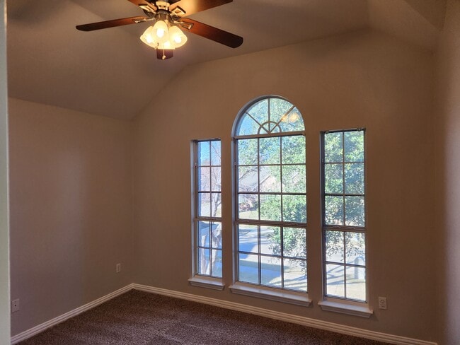 Photo - 328 Ashley Pl