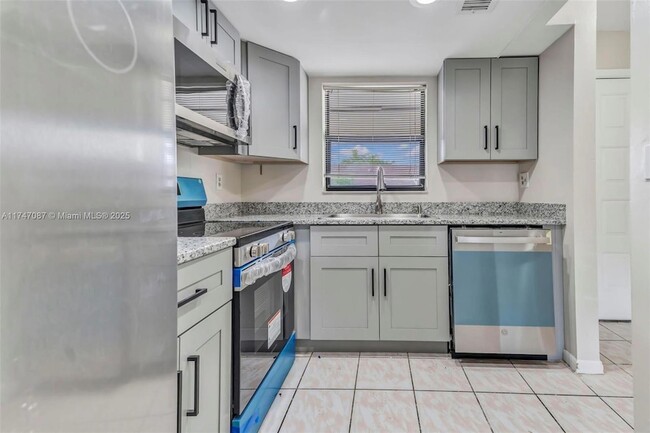 Photo - 6020 Shaker Wood Cir Unit 205