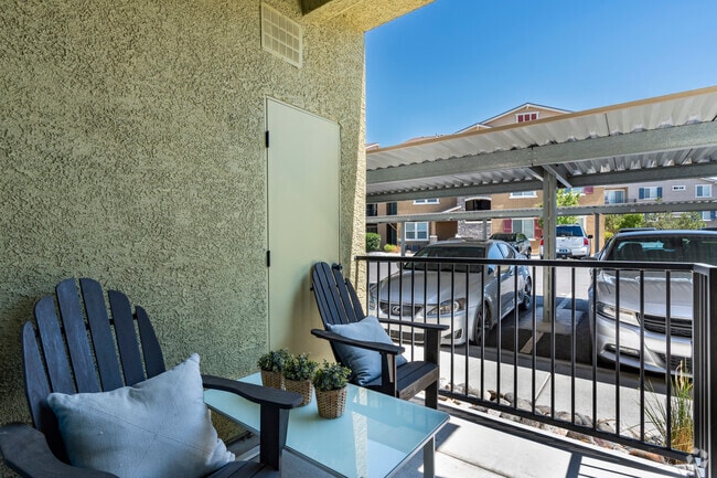 2BR, 2BA - 1,002SF - Patio