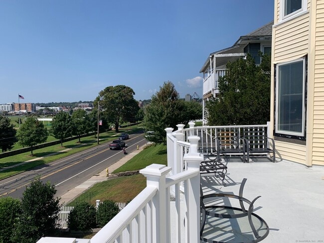 Photo - 35 Seaview Ave Unidad 2nd fl