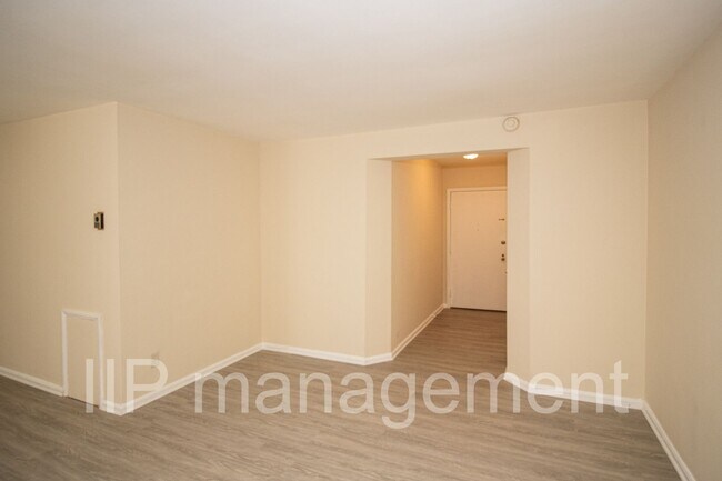 Photo - Spacious 2 BR 1BA Condo in South Euclid - ...