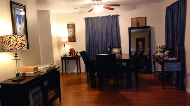 Photo - 8312 Lake Ave