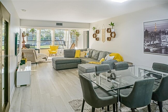 Building Photo - 1715 Whitehall Dr Unit 201