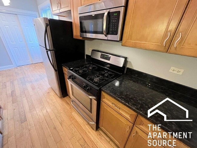 Photo - 4548 W George St Unit 2