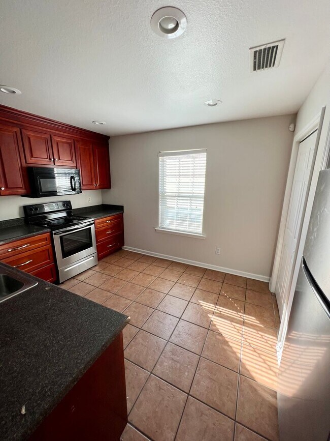 Photo - Screened in Porch and 2 Car Garage! House