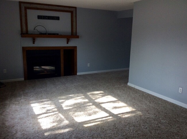 Photo - 2 bedroom, 2.5 bath Condo available in August