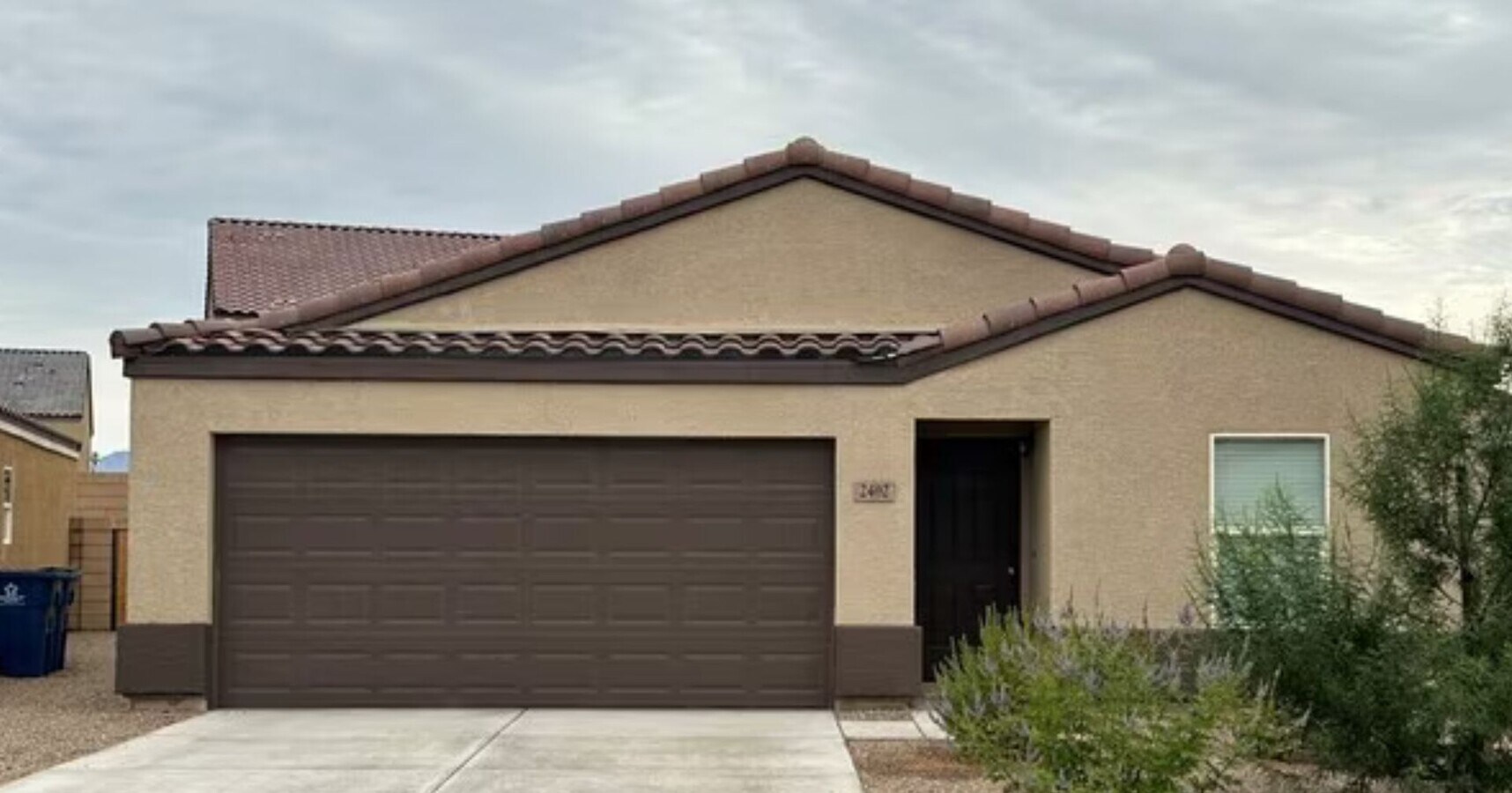 3BR 2Ba House w/fenced yard and garage nea... - 3BR 2Ba House w/fenced yard and garage nea...