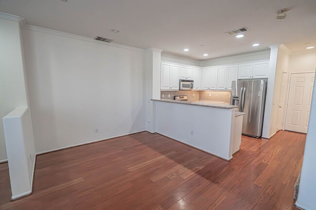 Photo - 3-Bedroom Home with Fresh Paint in Creekside of Valencia!