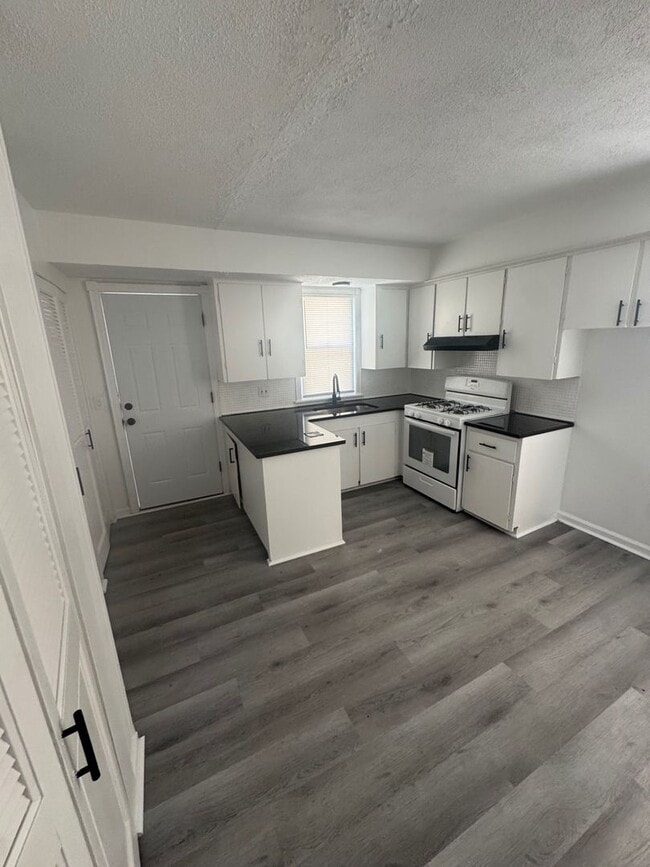 Photo - Spacious Two-Bedroom Unit in a Charming Property – Available Now!