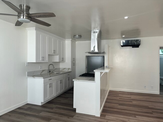 Photo - 423 S Sherbourne