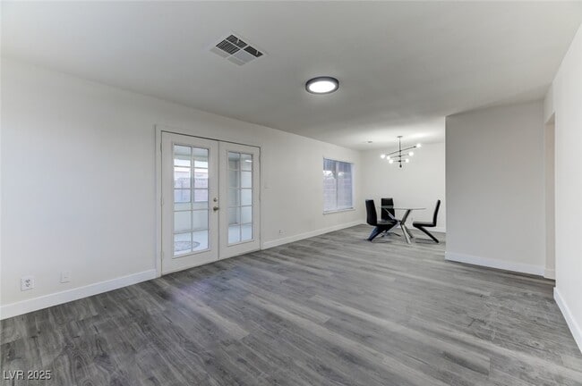 Photo - 4649 Vía Torino