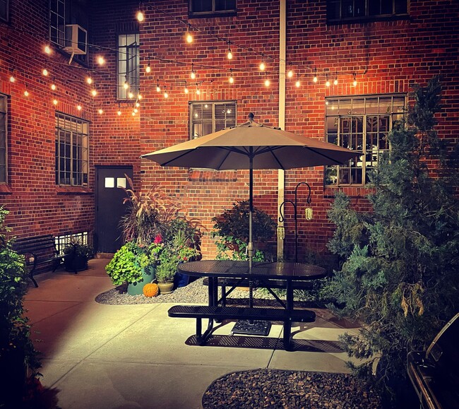 Building Photo - 3132 E 17th Ave Unit Elton Arms -  12