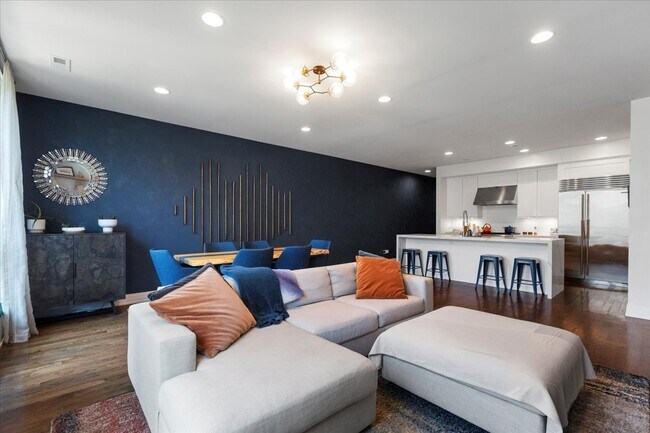 Photo - 2749 N Lakewood Ave Unit 2N